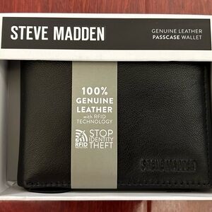 Steve Madden Black RFID Passcase Leather Wallet